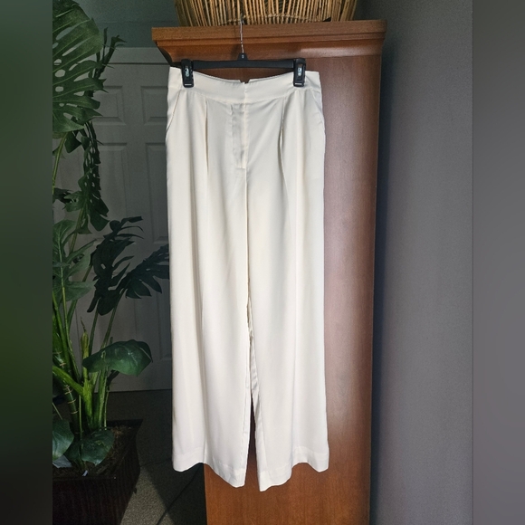 NWT Express X Rachel Zoe Wide Leg Satin Cream White Pant Size 6 - Picture 3 of 10